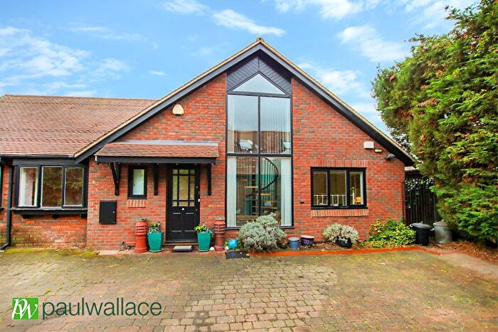 2 Bedroom Semi Detached House For Sale In Crossbrook Street, Cheshunt, EN8