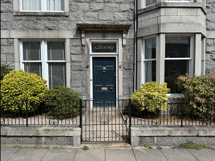 3 Bedroom Ground Maisonette To Rent In Whitehall Road, Aberdeen, AB25