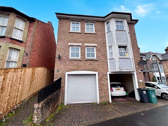 3 Bedroom Town House For Sale In St. Johns Road, Newport, PO30
