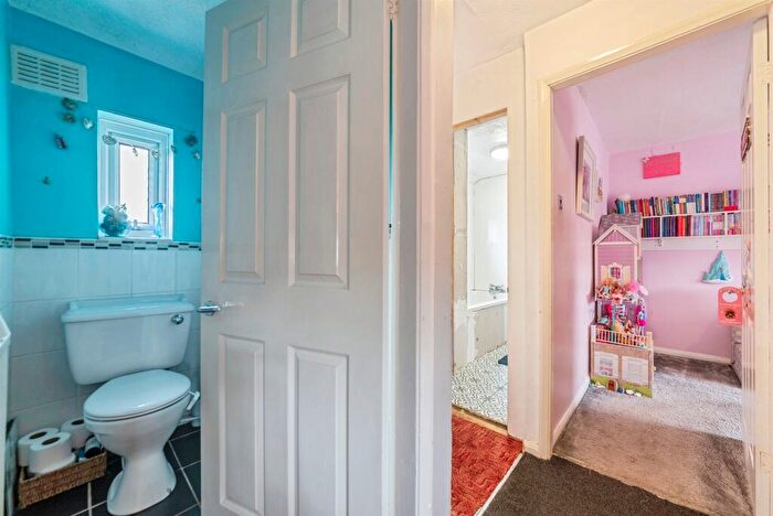 3 Bedroom End Of Terrace House For Sale In Chatsworth Road, Newark, NG24