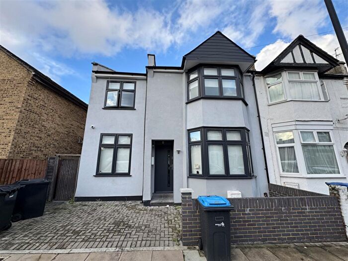 Studio To Rent In Lichfield Road, Edmonton, N9