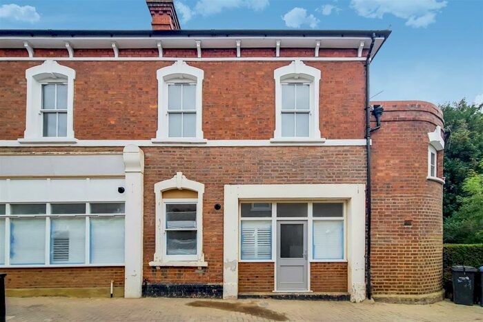 1 Bedroom Flat To Rent In Chase Side Place, Enfield Chase, EN2