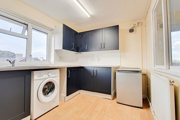 2 Bedroom Flat To Rent In Laurel Crescent, Croydon, CR0