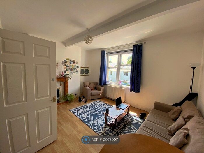 2 Bedroom Flat To Rent In Clearburn Crescent, Edinburgh, EH16