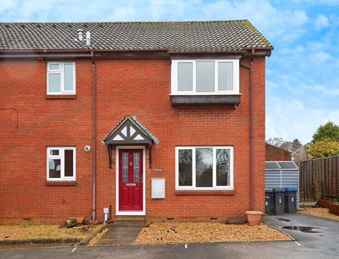 3 Bedroom Semi Detached House For Sale In Nightingale Walk, Salisbury, SP2