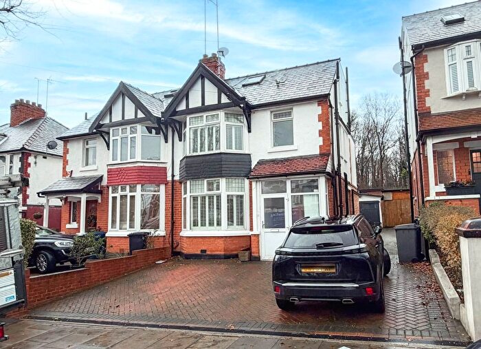 4 Bedroom Semi Detached House For Sale In Hollickwood Avenue, London, N12