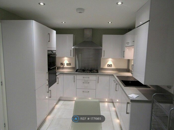 4 Bedroom Semi-Detached House To Rent In Winstanley Road, Manchester, M40