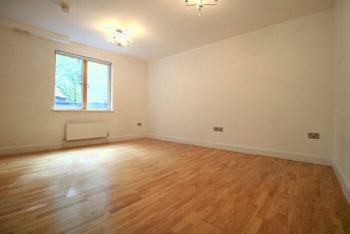 Studio To Rent In Hackney Road, London, E2