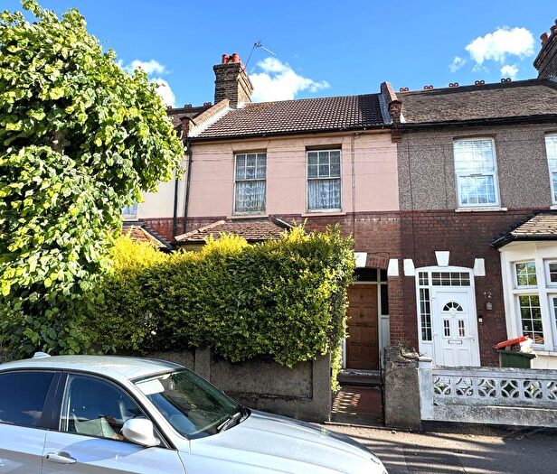3 Bedroom Terraced House For Sale In Elkington Road, Plaistow, E13