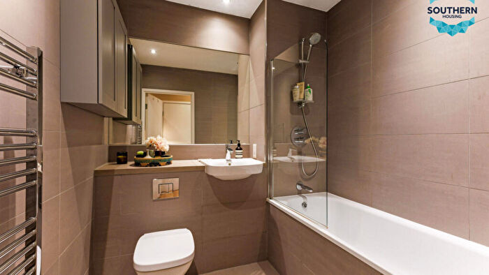 1 Bedroom Flat For Sale In Nicholson Square, E3