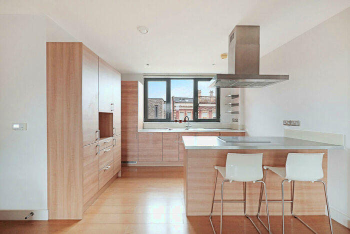 2 Bedroom Flat To Rent In Chamberlain Court, Silwood Street, SE16