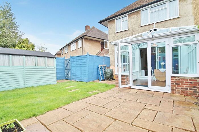 2 Bedroom Flat To Rent In Bramley Close, Twickenham, TW2