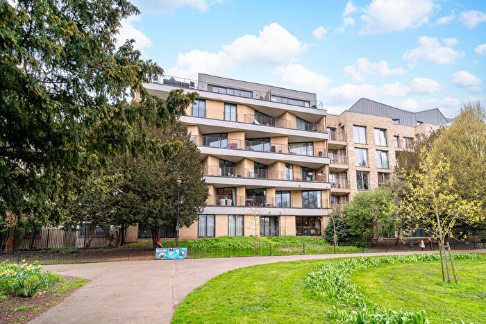 1 Bedroom Apartment For Sale In Kilburn High Road, NW6