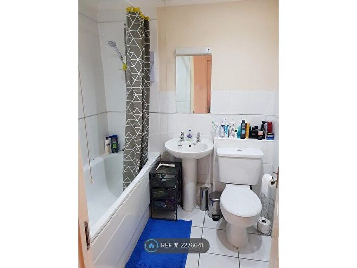 1 Bedroom Flat To Rent In Butts Road, Southampton, SO19