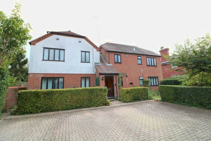 1 Bedroom Flat To Rent In Greenways, Pangbourne, RG8