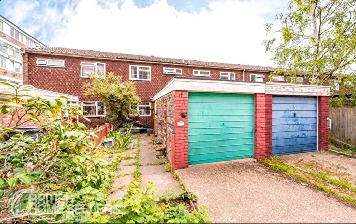 3 Bedroom Terraced House For Sale In Willingham Way, Kingston Upon Thames, KT1