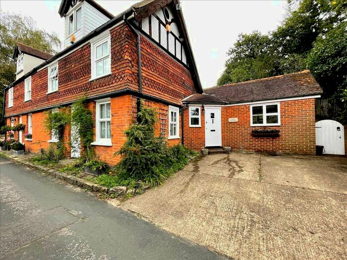 4 Bedroom Cottage To Rent In Pin Cottage, Sutton Street, Bearstead, ME14