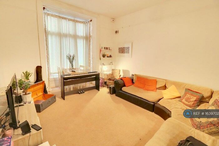 1 Bedroom Flat To Rent In Barry Road, London, SE22