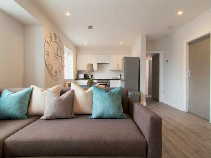 3 Bedroom Flat To Rent In Victoria Road, Leeds, LS6