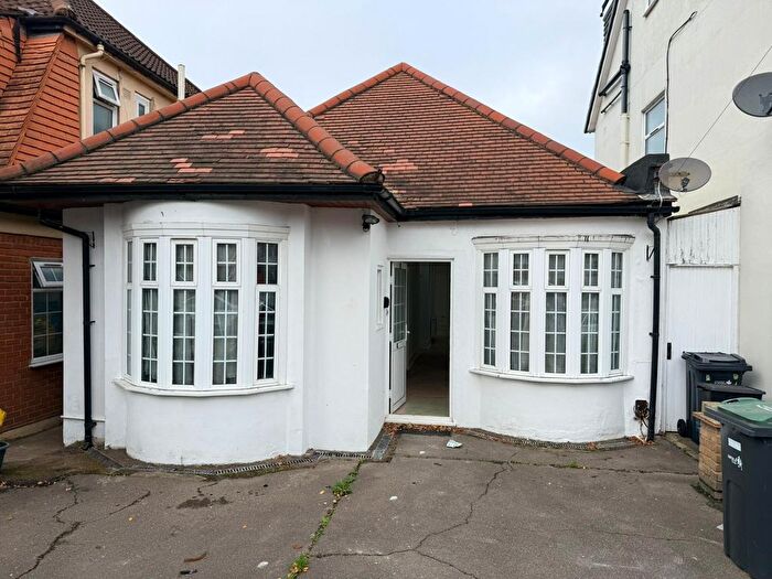 4 Bedroom Detached Bungalow To Rent In Marlands Road, Ilford, IG5