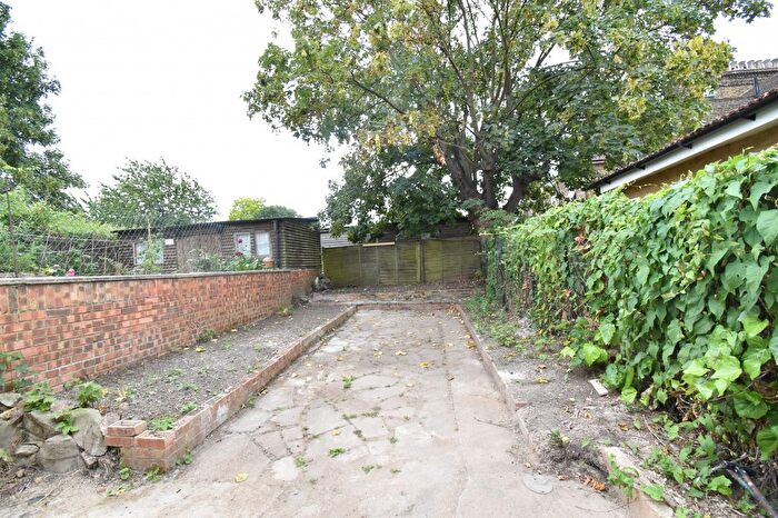 2 Bedroom Flat To Rent In Park Lane, London, N17