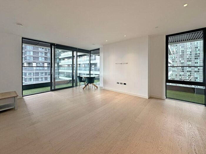 2 Bedroom Flat To Rent In Wardian, Bagshaw Building, London, E14