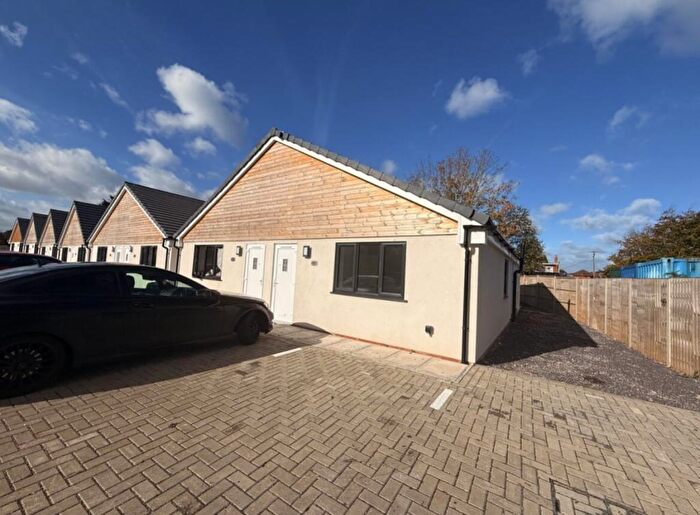2 Bedroom Bungalow To Rent In Obelisk Close, SO45