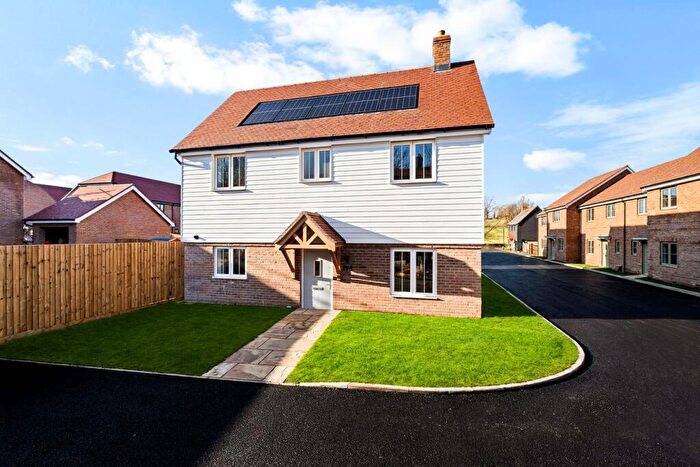 3 Bedroom Semi-Detached House For Sale In The Fairways, Lyminge, CT18