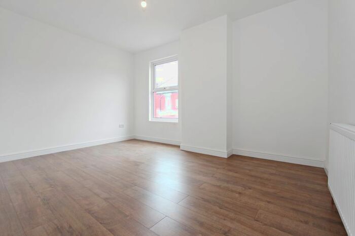 2 Bedroom Flat To Rent In Hermitage Road, London, N4