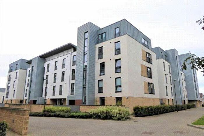 2 Bedroom Flat For Sale In Kimmerghame Terrace, Edinburgh, Midlothian, EH4