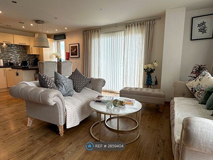 3 Bedroom Flat To Rent In Hesperus Broadway, Edinburgh, EH5