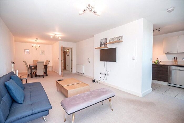 3 Bedroom Flat To Rent In Bramwell Way, Silvertown, E16