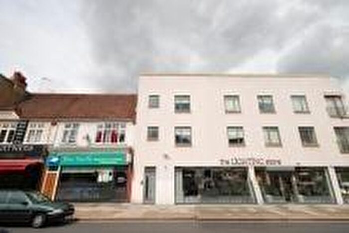 3 Bedroom Maisonette For Sale In Flat, - Finchley Road, London, NW11