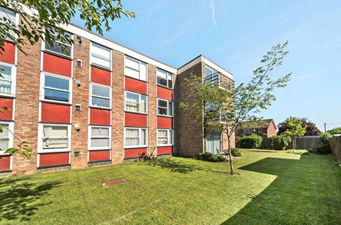 2 Bedroom Apartment For Sale In Park Close, North Oxford, OX2