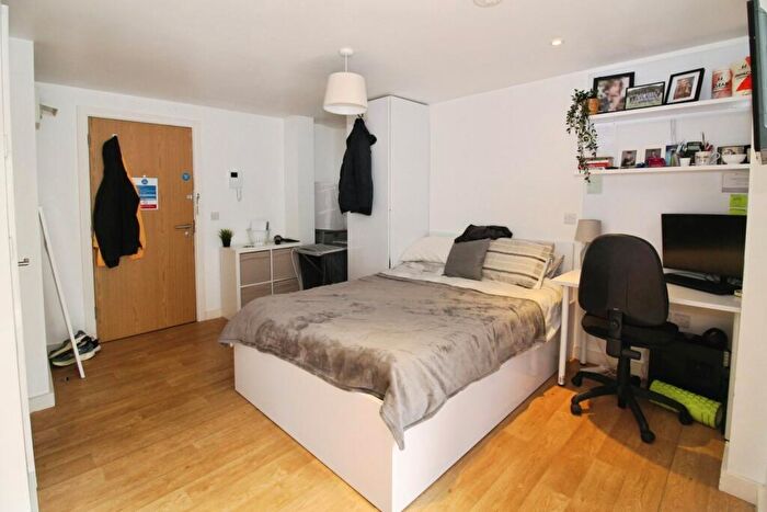 1 Bedroom Flat To Rent In St. Michaels Lane, Headingley, Leeds, West Yorkshire, LS6