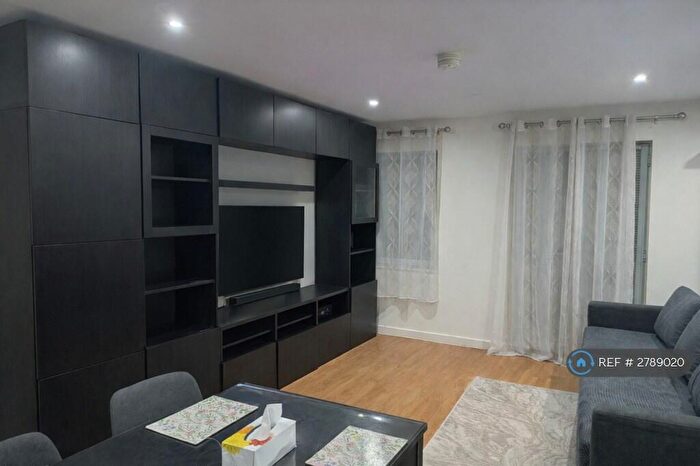 2 Bedroom Flat To Rent In Halyards Court, Romford, RM1