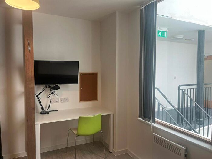 1 Bedroom Private Hall To Rent In The Silk Mill, LA2