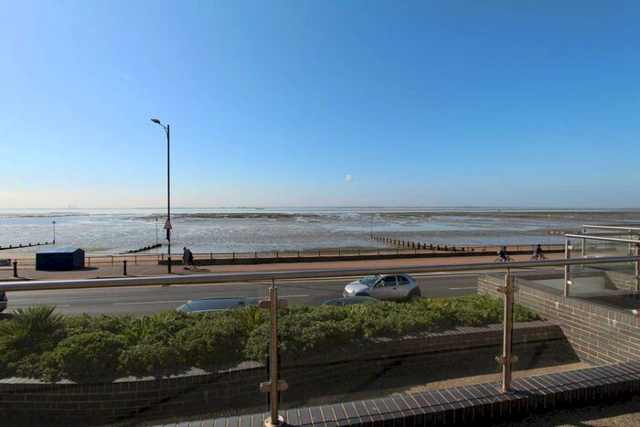 2 Bedroom Flat To Rent In Holland Road, Westcliff On Sea, SS0