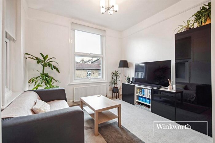 2 Bedroom Apartment To Rent In Long Lane, Finchley, London, N3