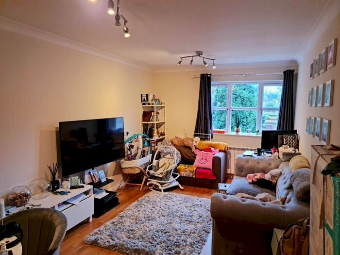 1 Bedroom Flat To Rent In Lansdowne Road, Croydon, London, CR8