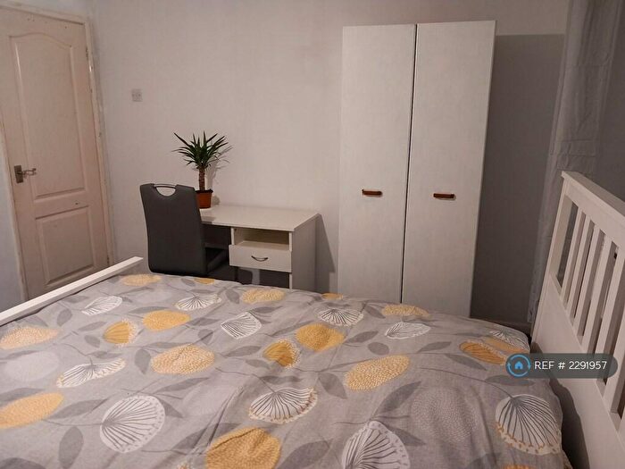 3 Bedroom Semi-Detached House To Rent In Harborne, Harborne, B17