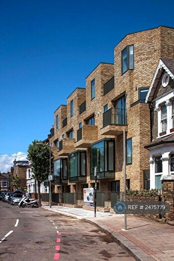 2 Bedroom Flat To Rent In Hafer Road, London, SW11