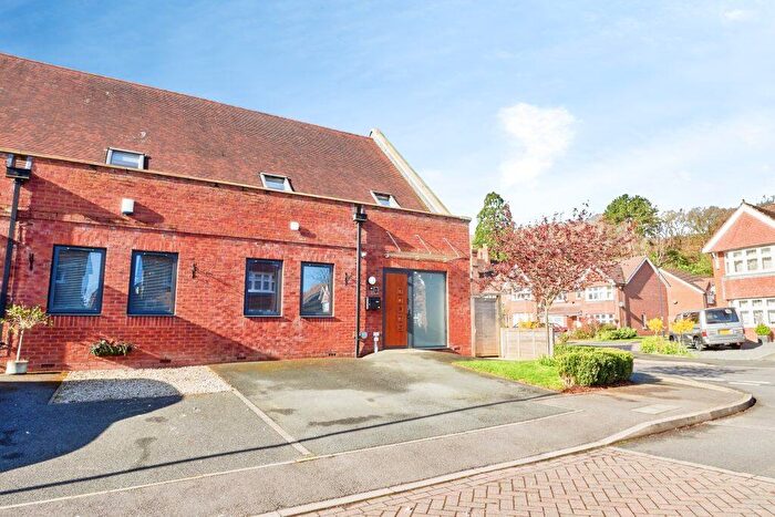 3 Bedroom Semi Detached House For Sale In Nightingale Grove, Birmingham, B45