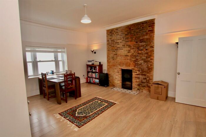 2 Bedroom Flat To Rent In West Hill Road, St. Leonards-On-Sea, East Sussex, TN38