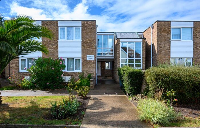 2 Bedroom Flat For Sale In Grange Road, Felixstowe, IP11