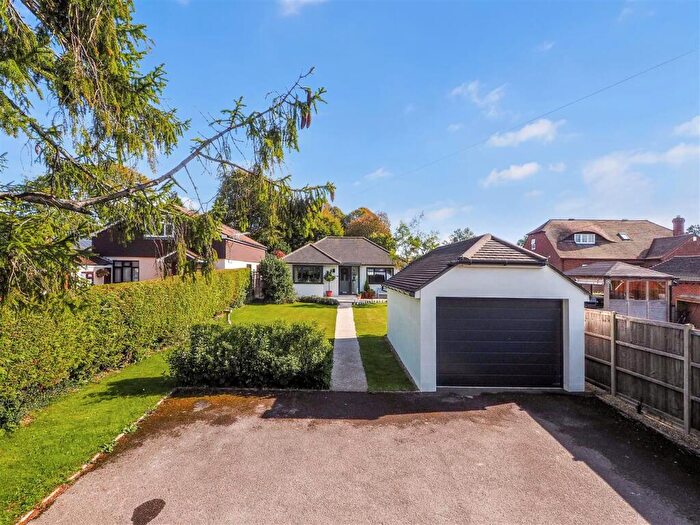 4 Bedroom Detached Bungalow For Sale In Sunderton Lane, Clanfield, PO8