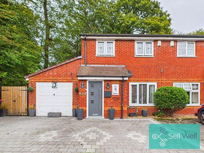 3 Bedroom Semi-Detached House For Sale In Hallview Way, Worsley, Manchester, M28