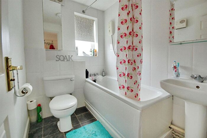 1 Bedroom Flat For Sale In Shetland House, Watford, WD18