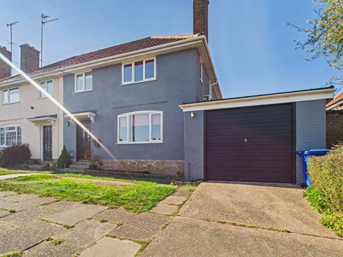 3 Bedroom Semi-Detached House For Sale In Conway Road, Bury St Edmunds, IP32