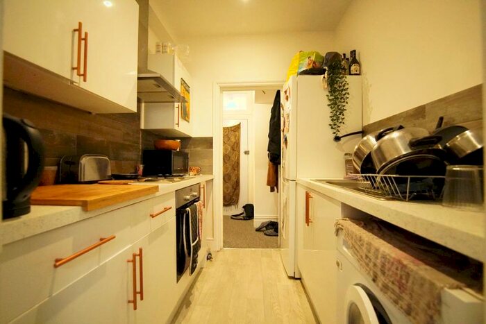 2 Bedroom Flat To Rent In Cheltenham Road, Stokes Croft, Bristol, BS6